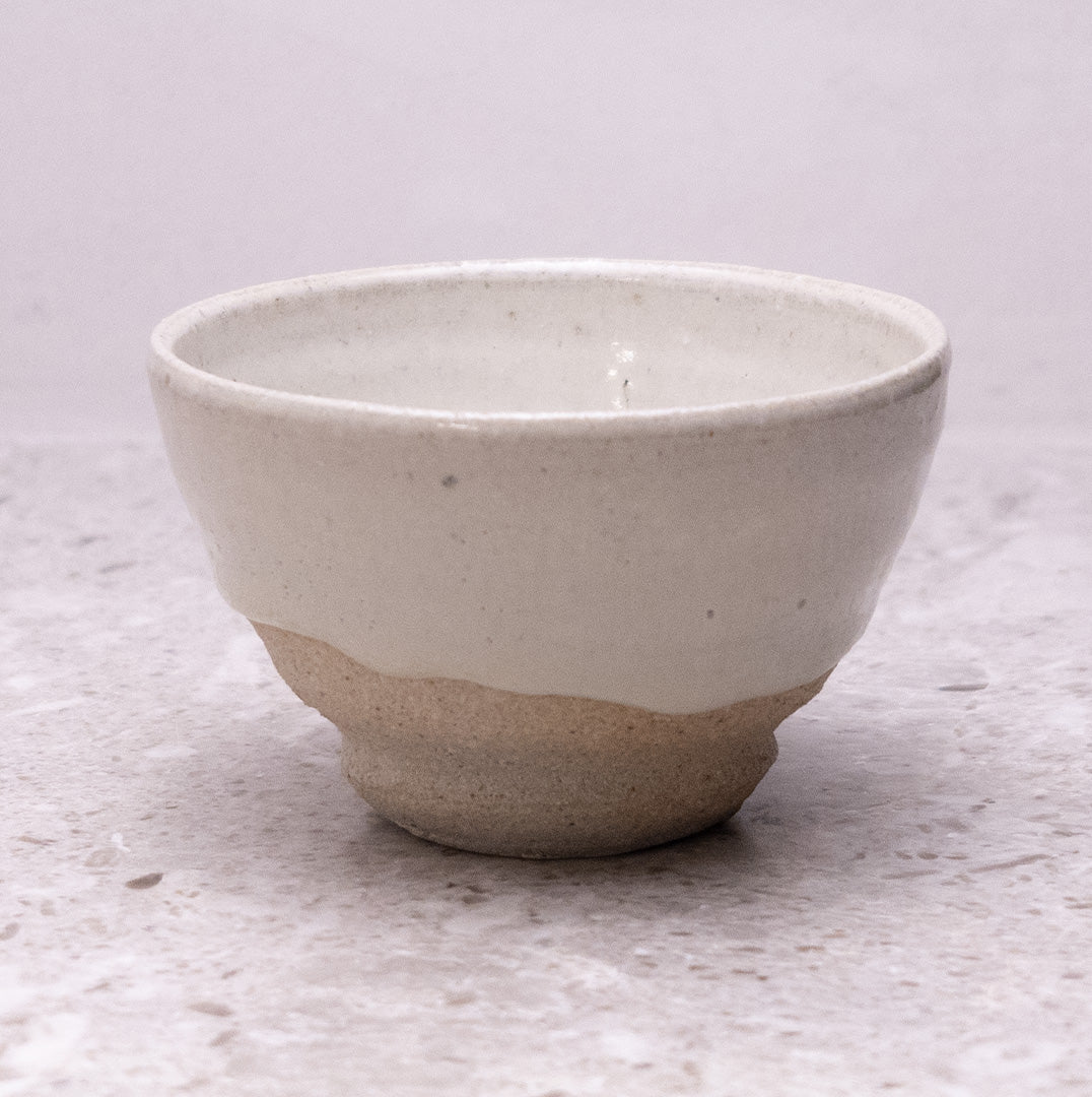村山健太郎 斑唐津酒碗 1636 – TENSHUDO｜SAKE × SHUWAN GALLERY