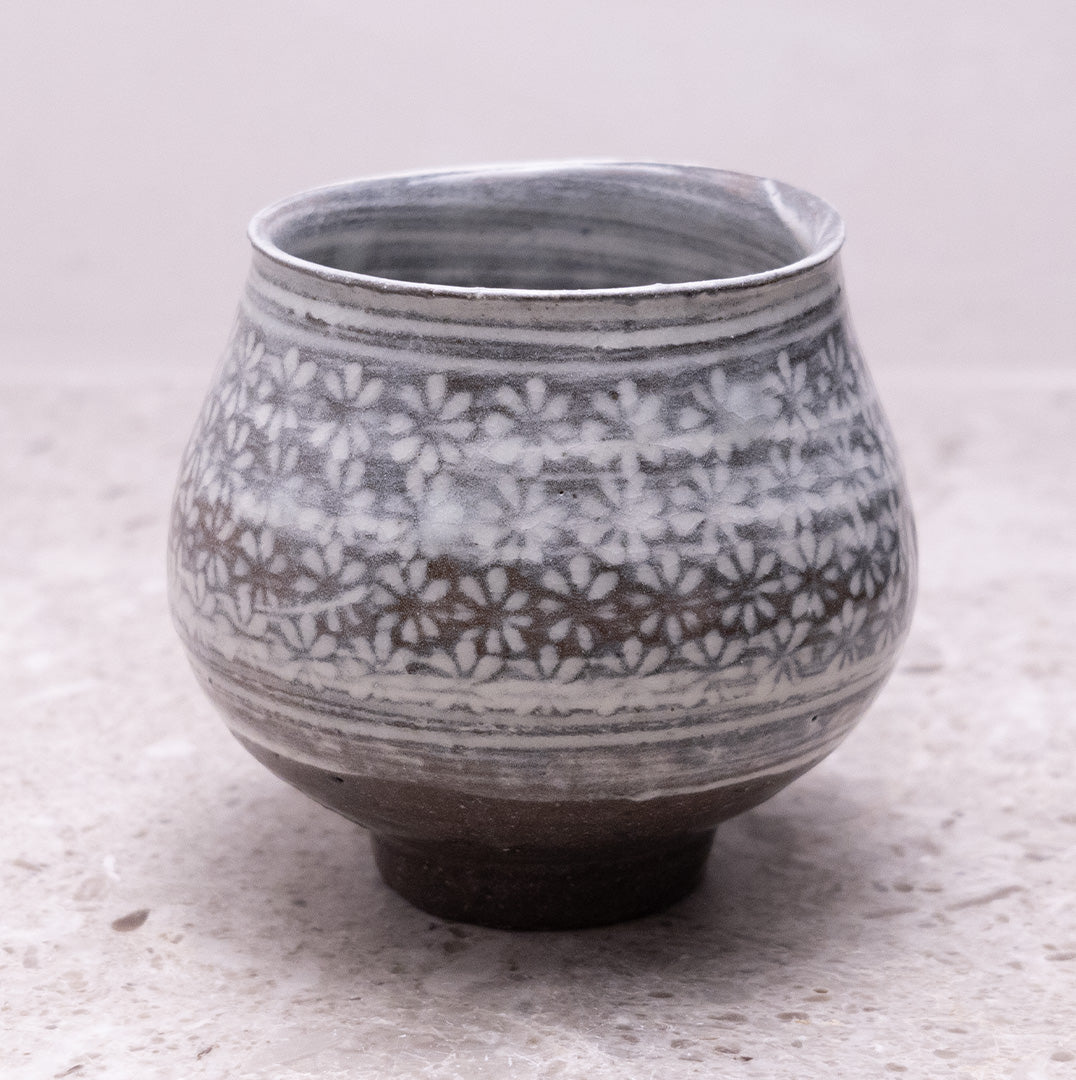 鈴木大弓 三島酒碗 3049 – TENSHUDO｜SAKE × SHUWAN GALLERY
