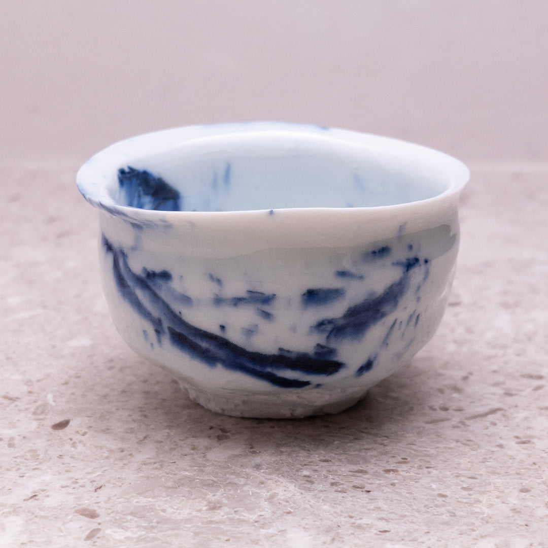 山口真人 染付酒碗 3404 – TENSHUDO｜SAKE × SHUWAN GALLERY