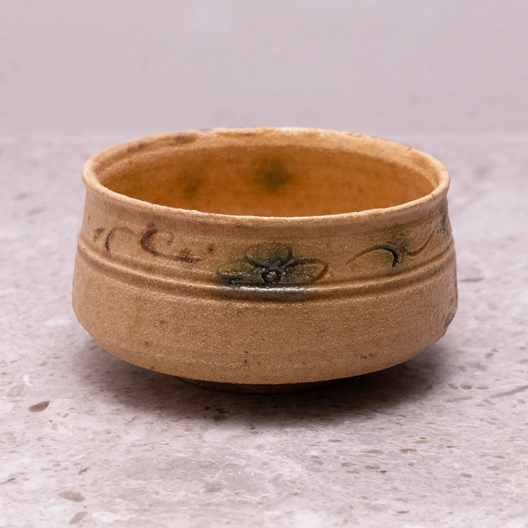 山口真人 黄瀬戸酒碗 3580 – TENSHUDO｜SAKE × SHUWAN GALLERY